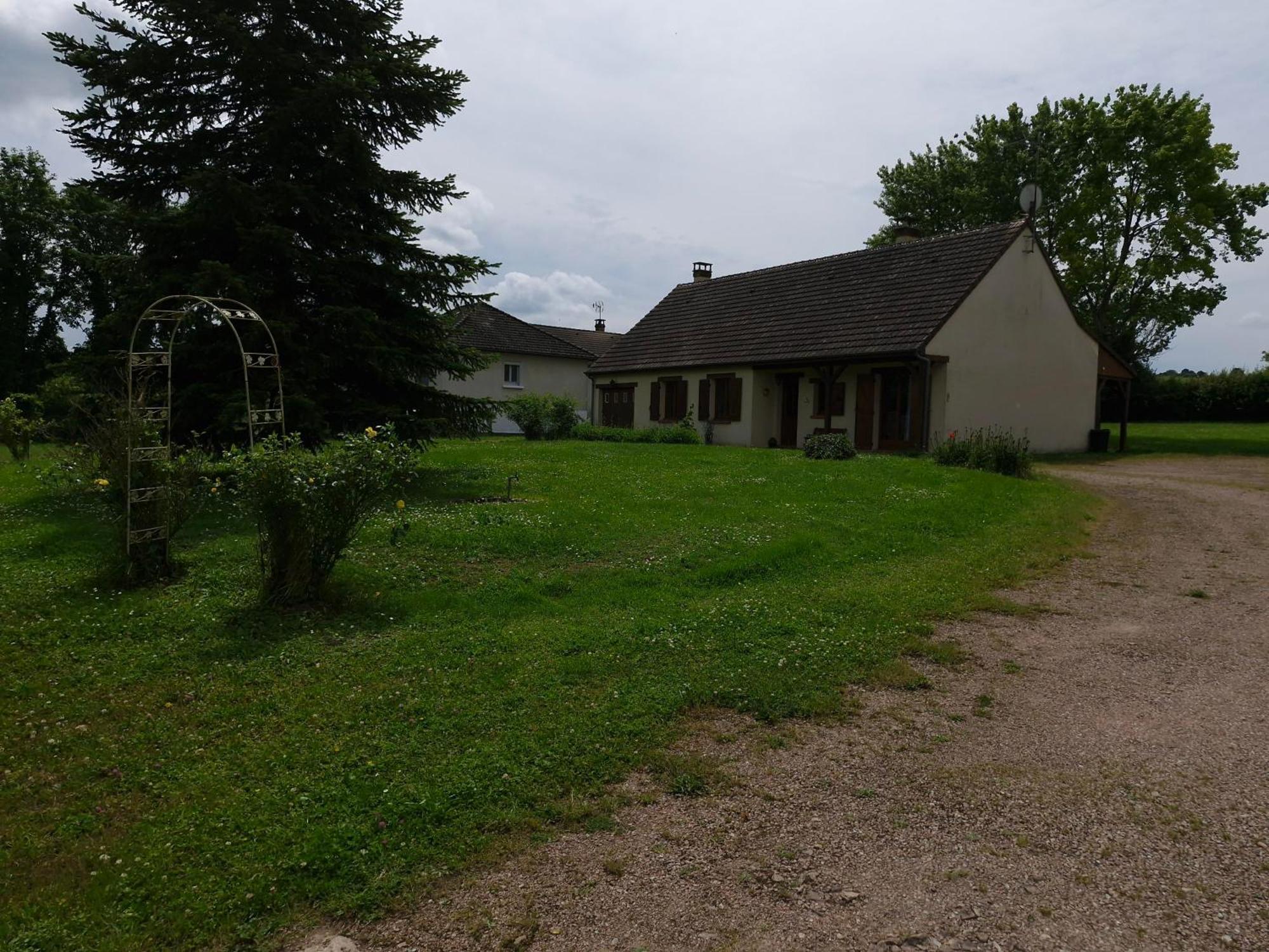 Vila Chez Berthe Brinon-sur-Beuvron Exteriér fotografie