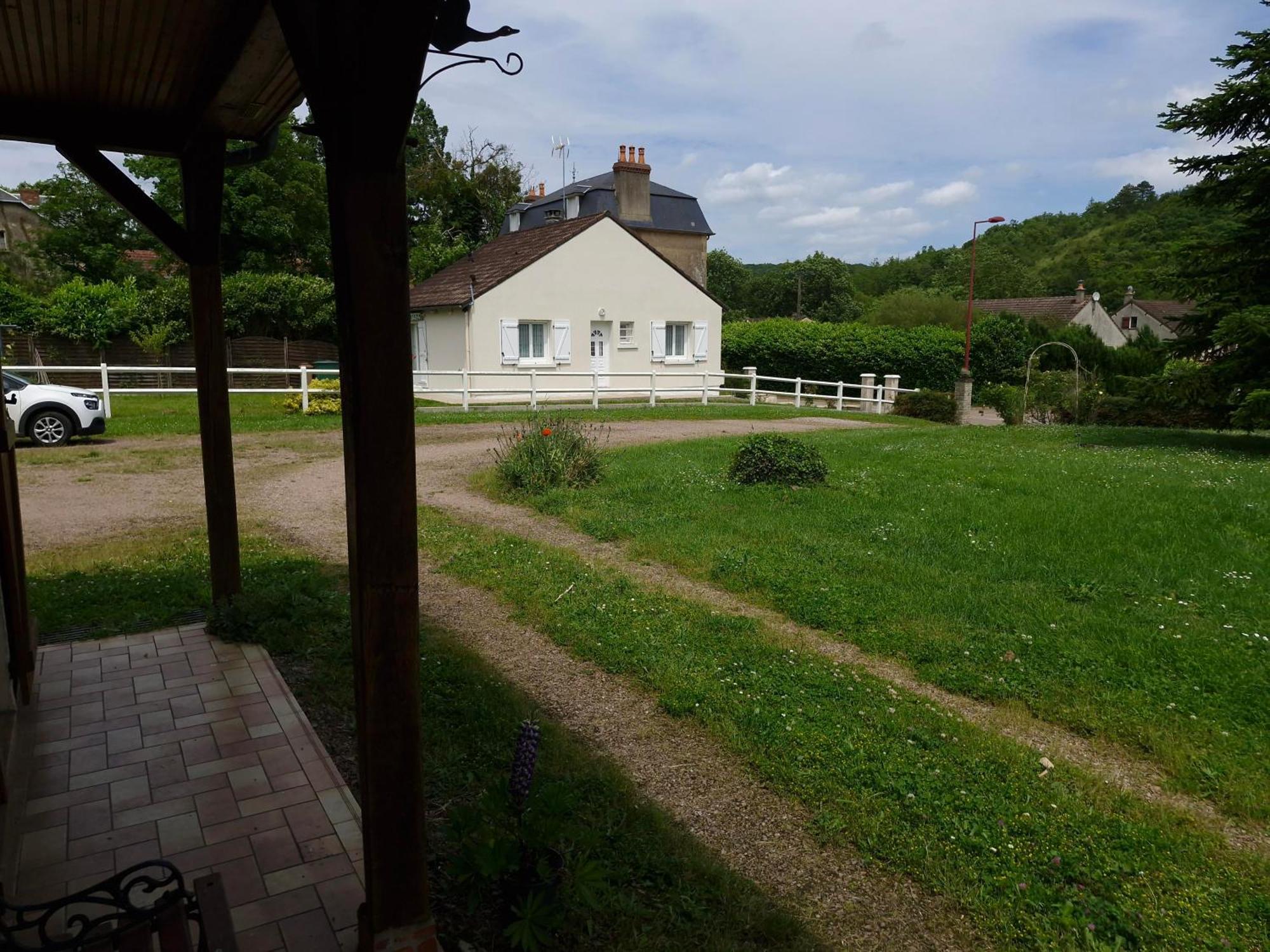 Vila Chez Berthe Brinon-sur-Beuvron Exteriér fotografie